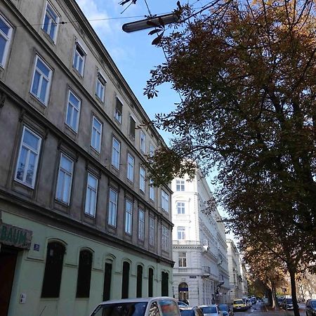 Studio U Parkplatz, Zentrale Ruhelage Neben Grunoase Apartment เวียนนา ภายนอก รูปภาพ